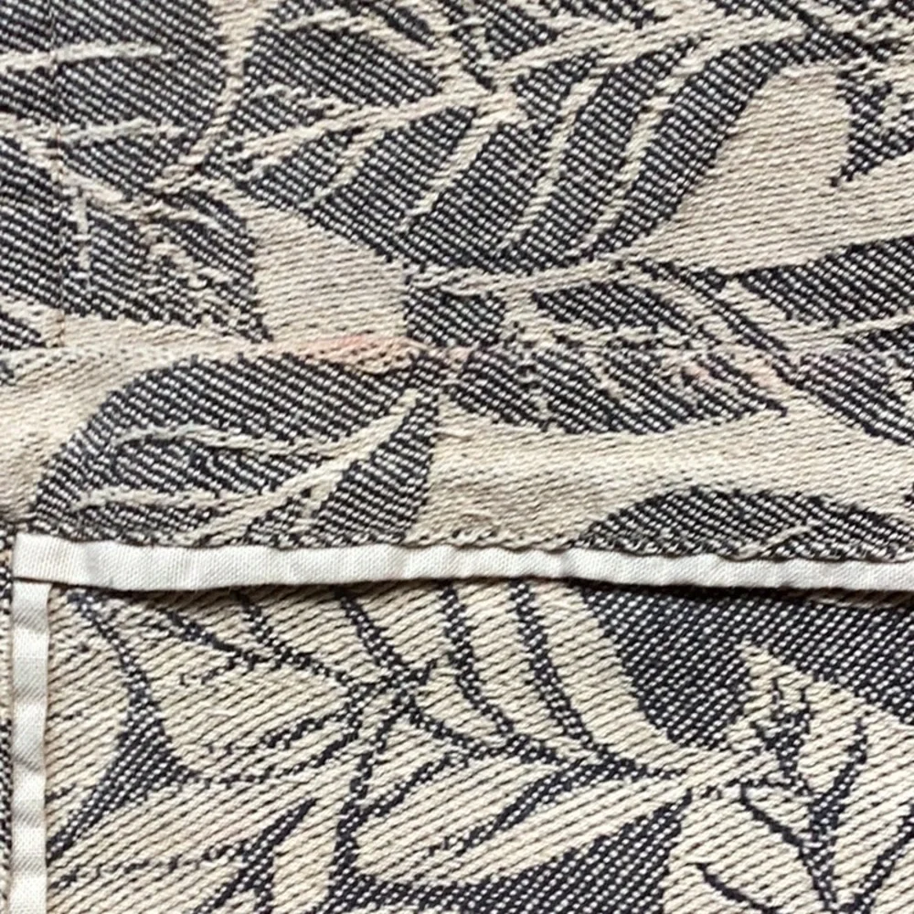 Two Leaf placemats, beige and gray